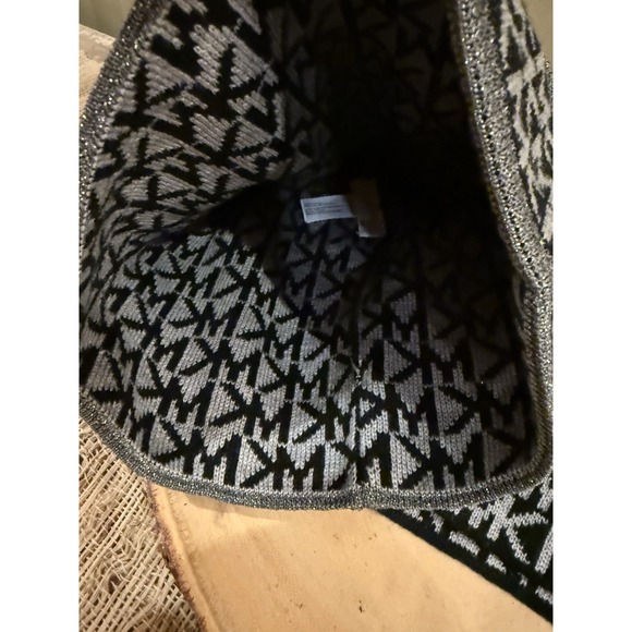 Michael Kors‎ 2 Piece Set SCARF, HAT Silver Lg Mk Logo Silver Black & Gray New - Picture 7 of 10